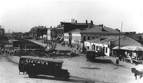 Площадь Революции, начало Проспекта Ленина